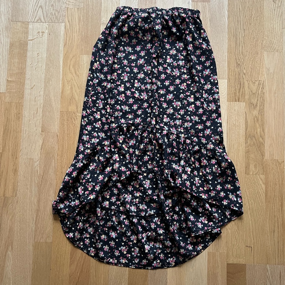 Lucy Love Black Floral Asymmetrical Skirt - Size XS *New Condition*